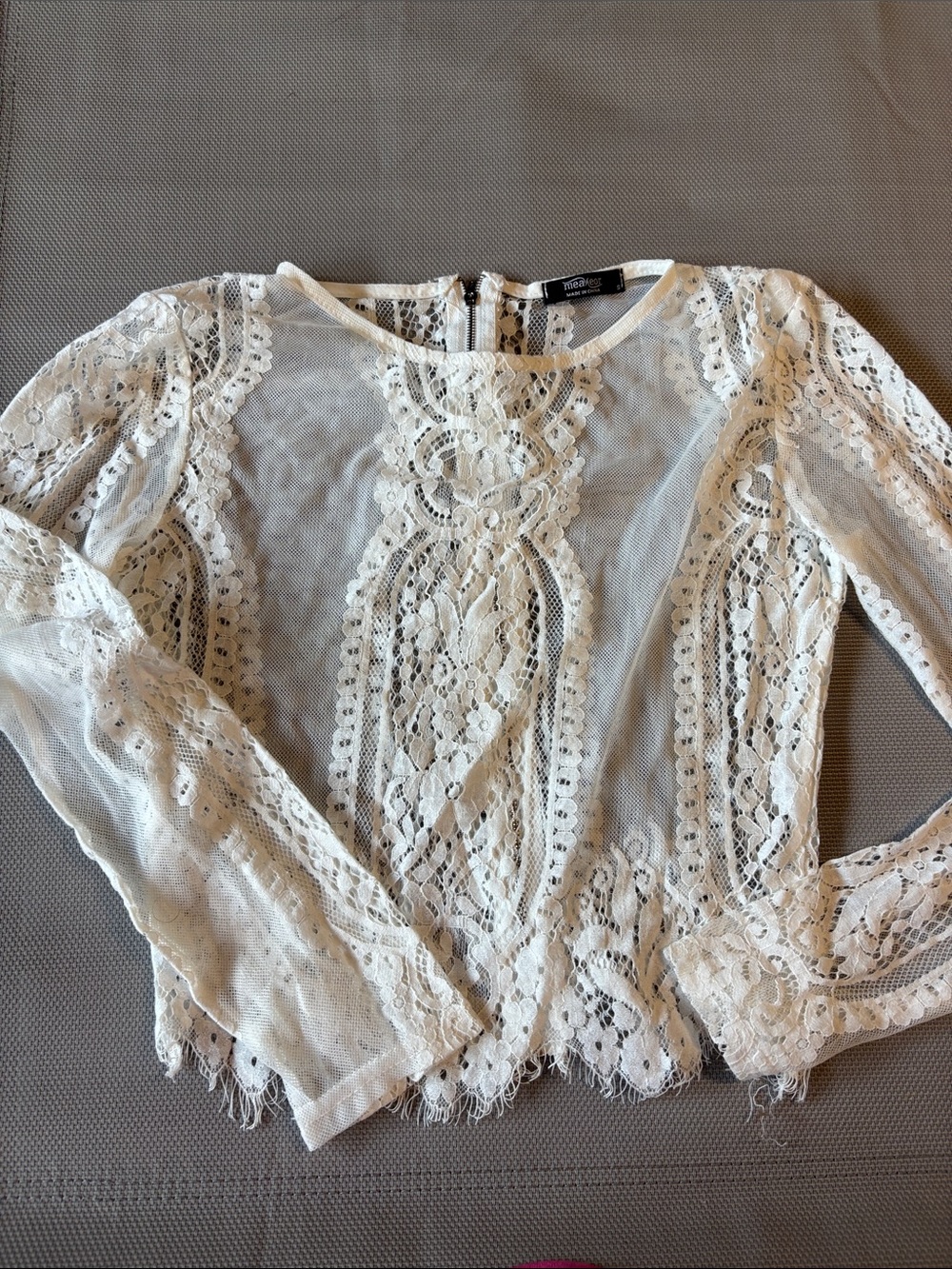 Meanor sz S Cream Lace Long-Sleeve Sheer Blouse. EUC
